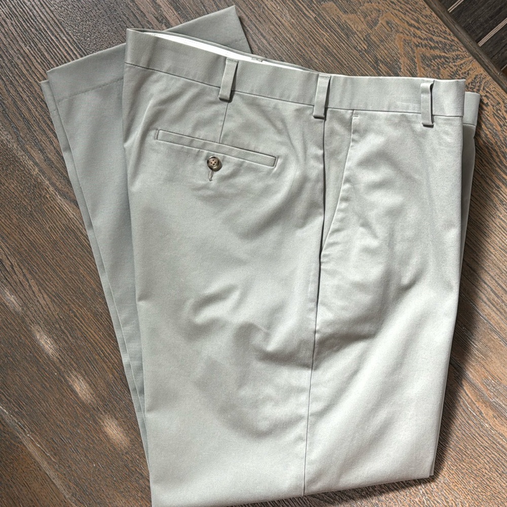 ROUNDTREE & YORKE™️ Men's Size 38x30 Straight Stretch No-iron Khaki Chino Pants
